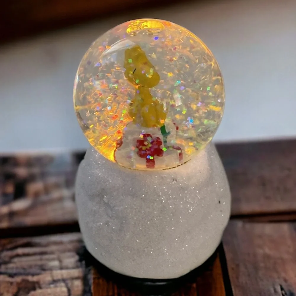 Peanuts Woodstock LED mini SnowGlobe Glitter Globe - Picture 7 of 9